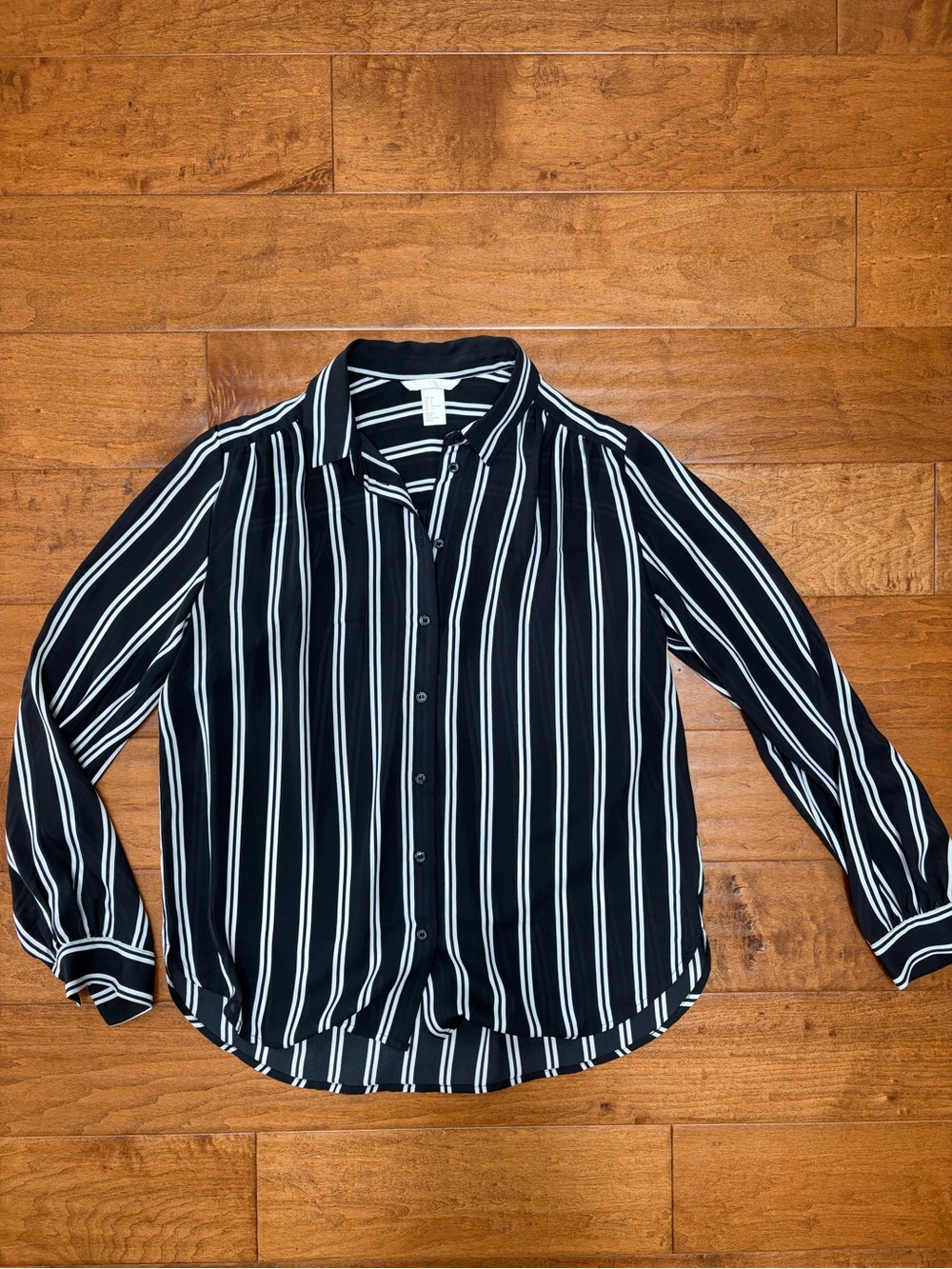 H&M black and white blouse